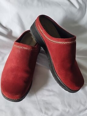 Sporto Red Suede Slip-On Clogs